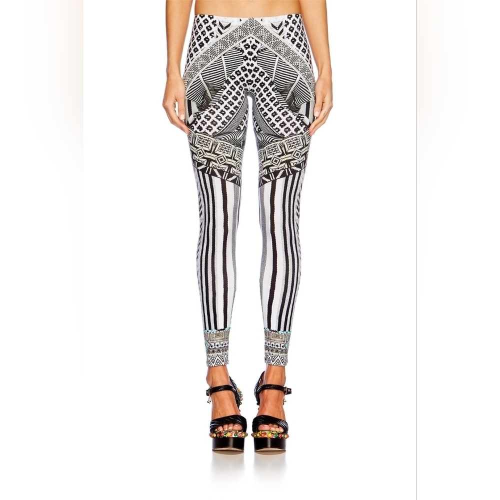 NWT Camilla Hanging Around Leggings